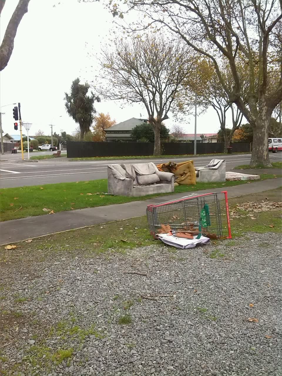 The photograph attached to this rubbish/recycling report