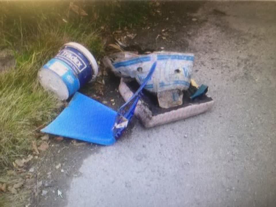 The photograph attached to this rubbish/recycling report