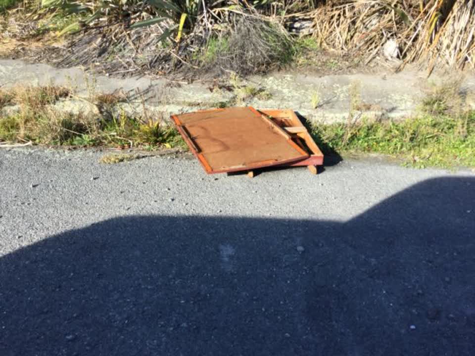 The photograph attached to this rubbish/recycling report