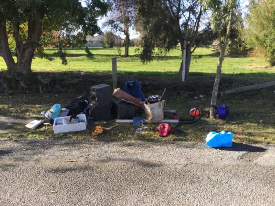 The photograph attached to this rubbish/recycling report