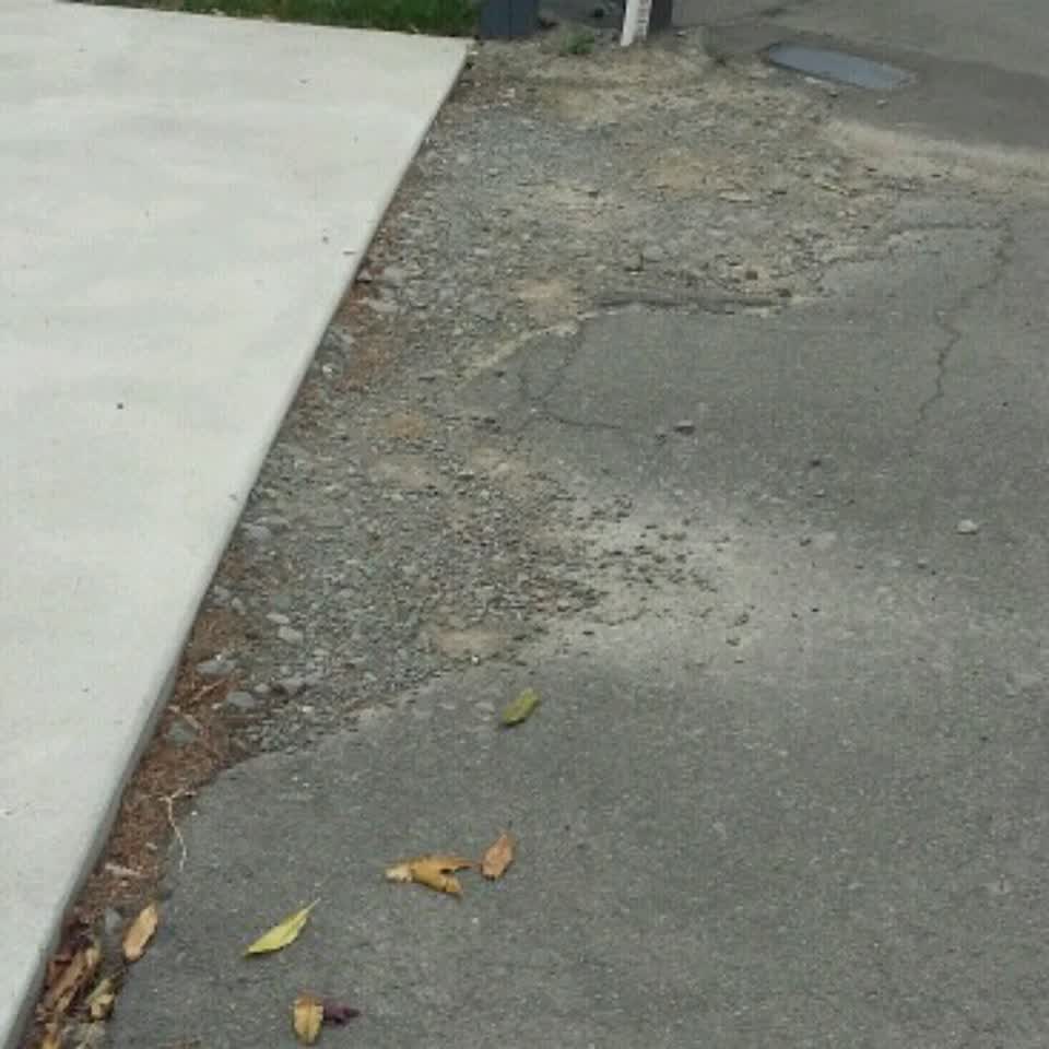 The photograph attached to this roading/streets report