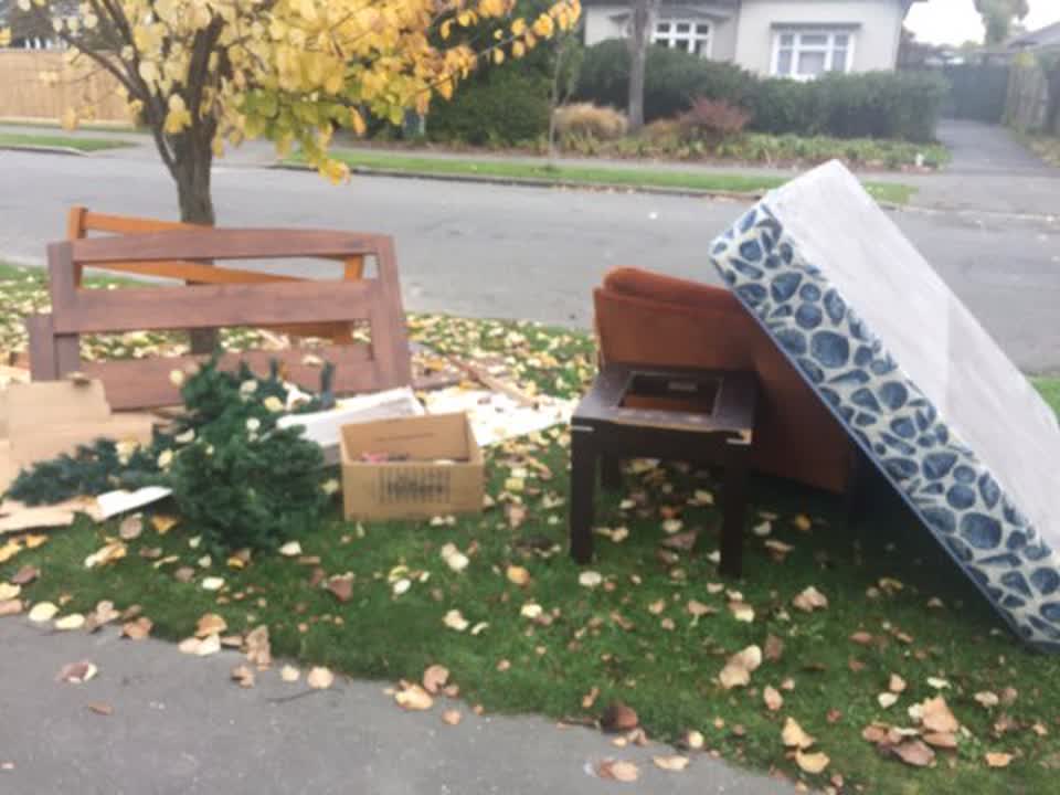 The photograph attached to this rubbish/recycling report
