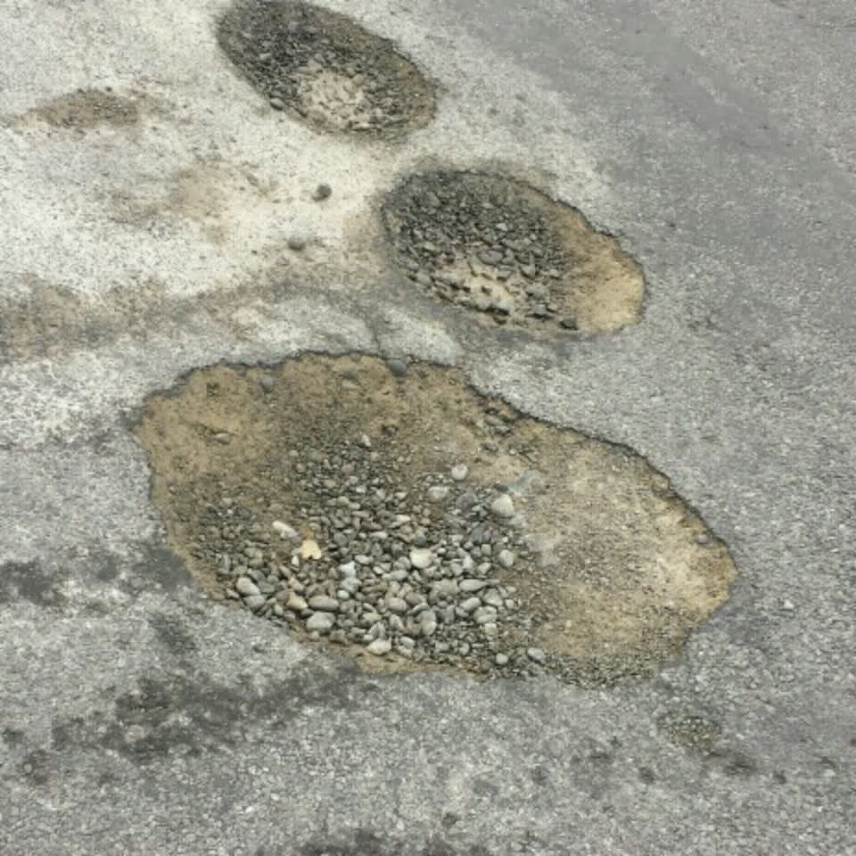 The photograph attached to this roading/streets report