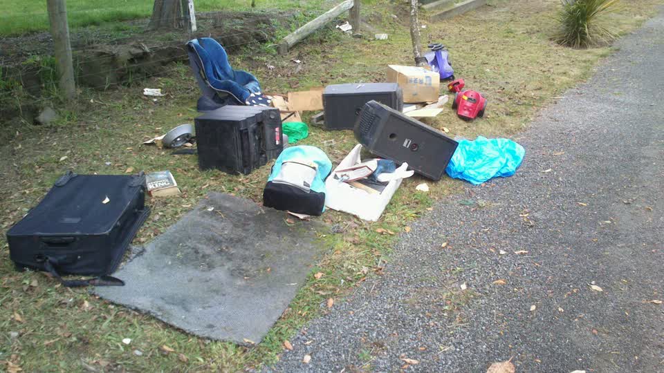 The photograph attached to this rubbish/recycling report