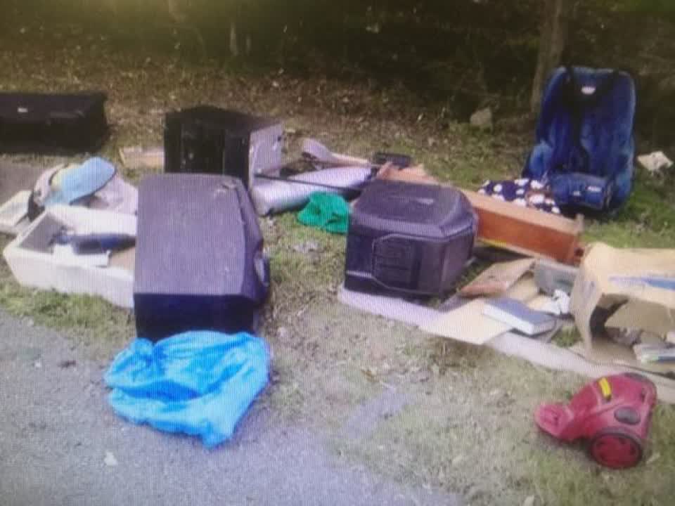The photograph attached to this rubbish/recycling report