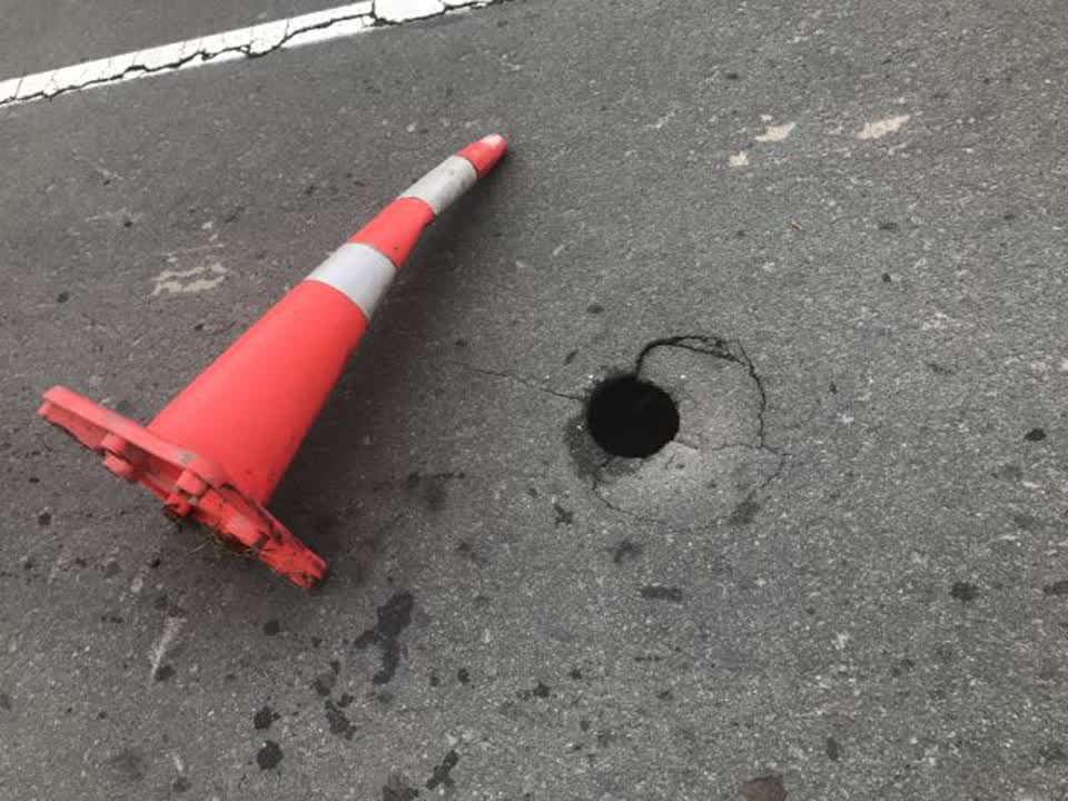 The photograph attached to this roading/streets report