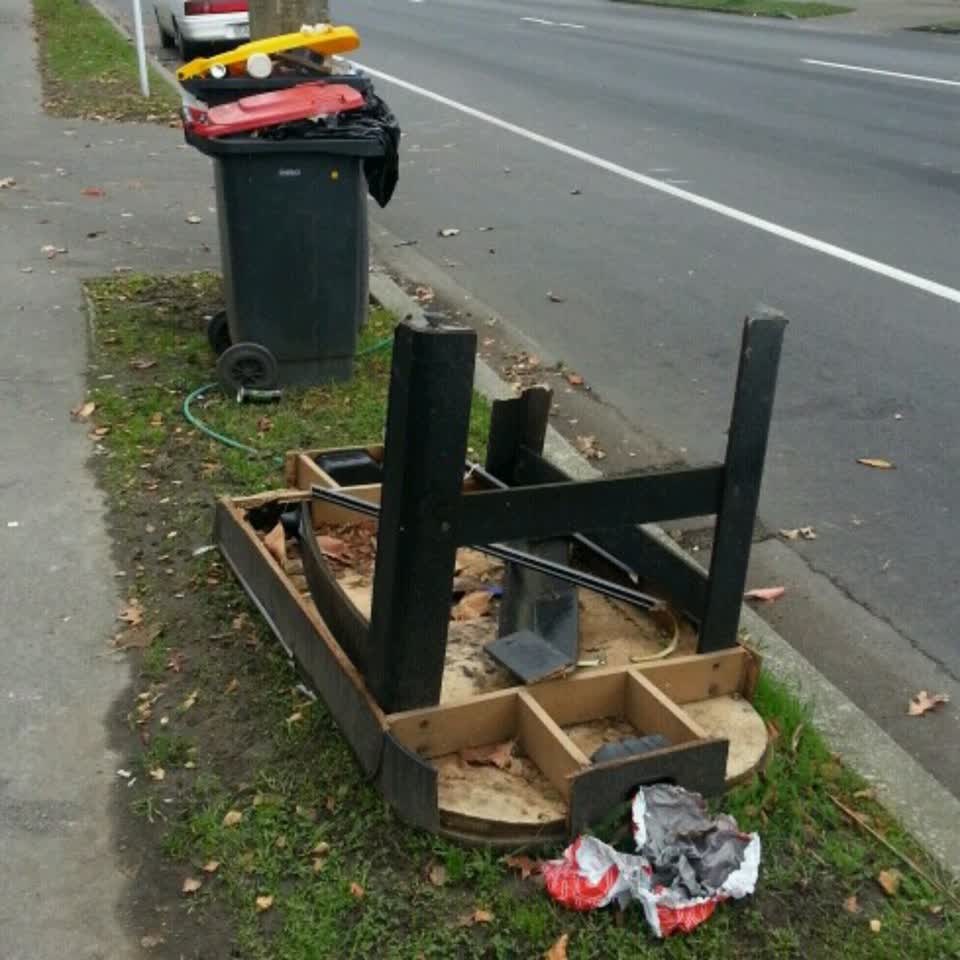 The photograph attached to this rubbish/recycling report