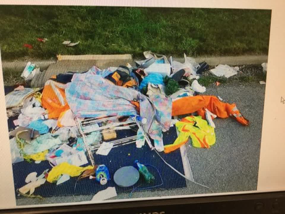 The photograph attached to this rubbish/recycling report
