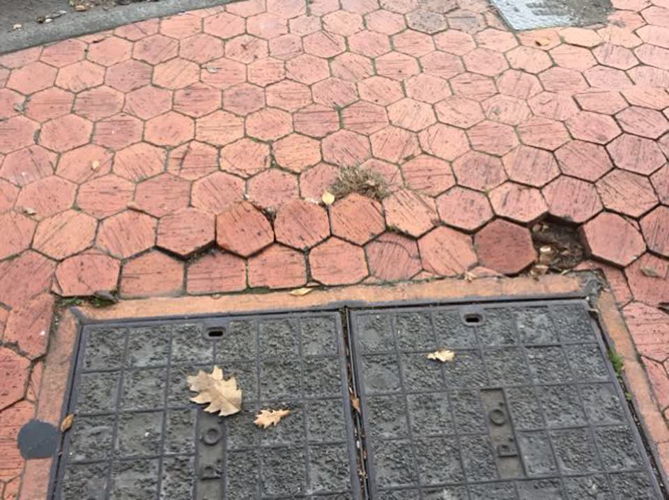 The photograph attached to this roading/streets report