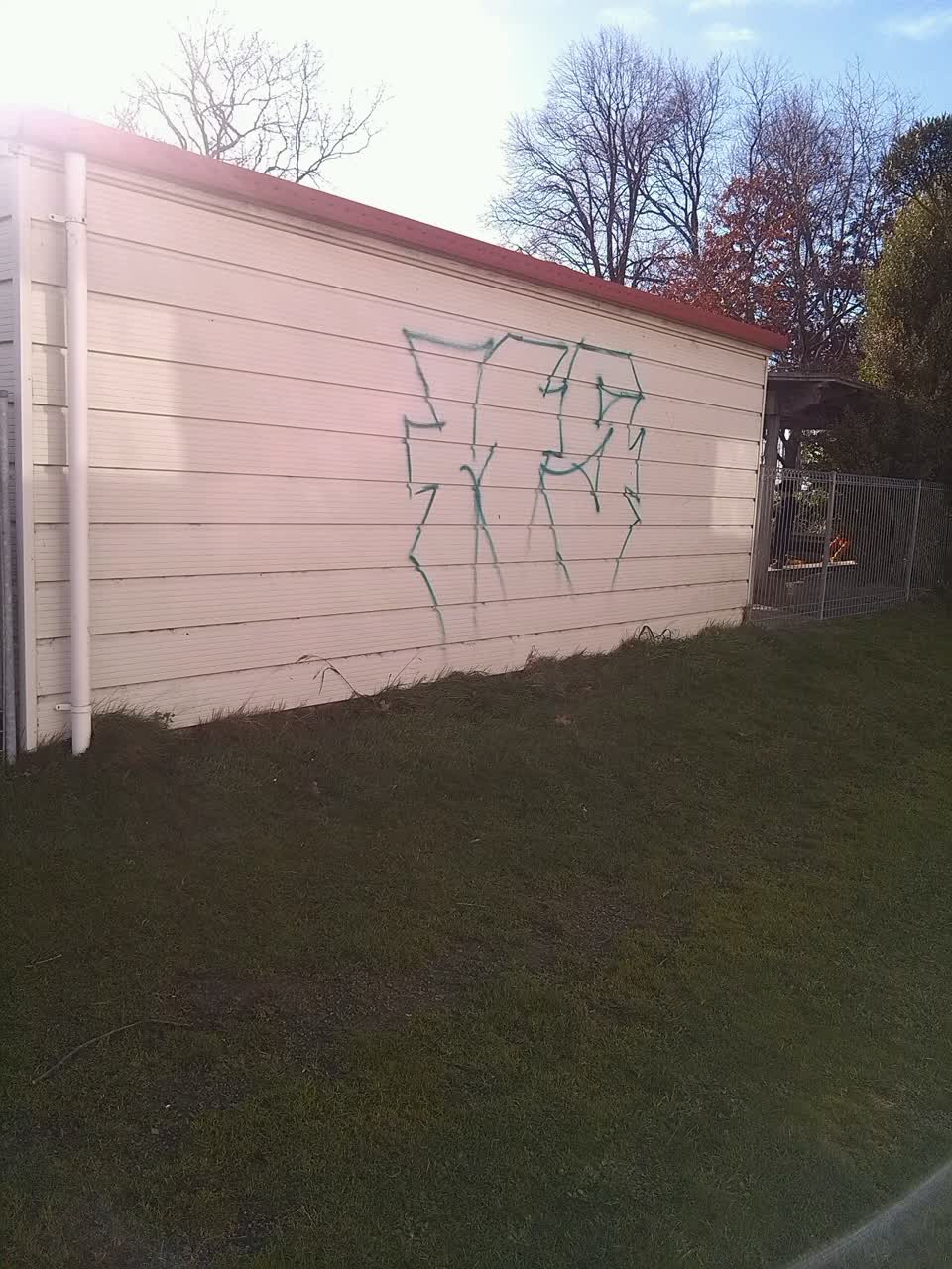The photograph attached to this graffiti report