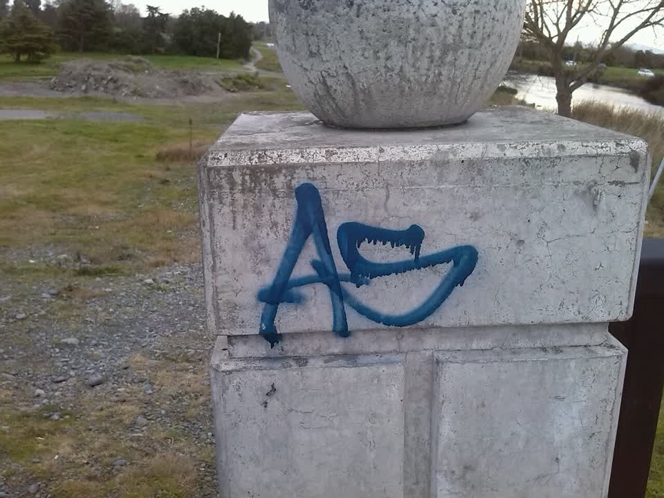The photograph attached to this graffiti report