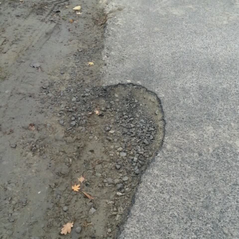 The photograph attached to this roading/streets report