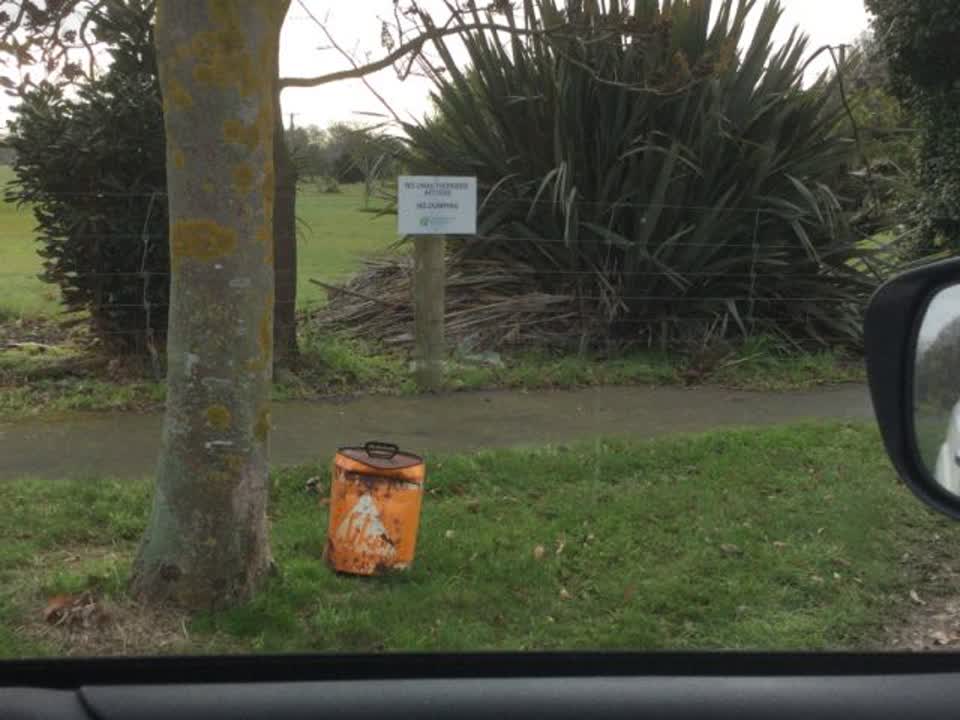 The photograph attached to this rubbish/recycling report