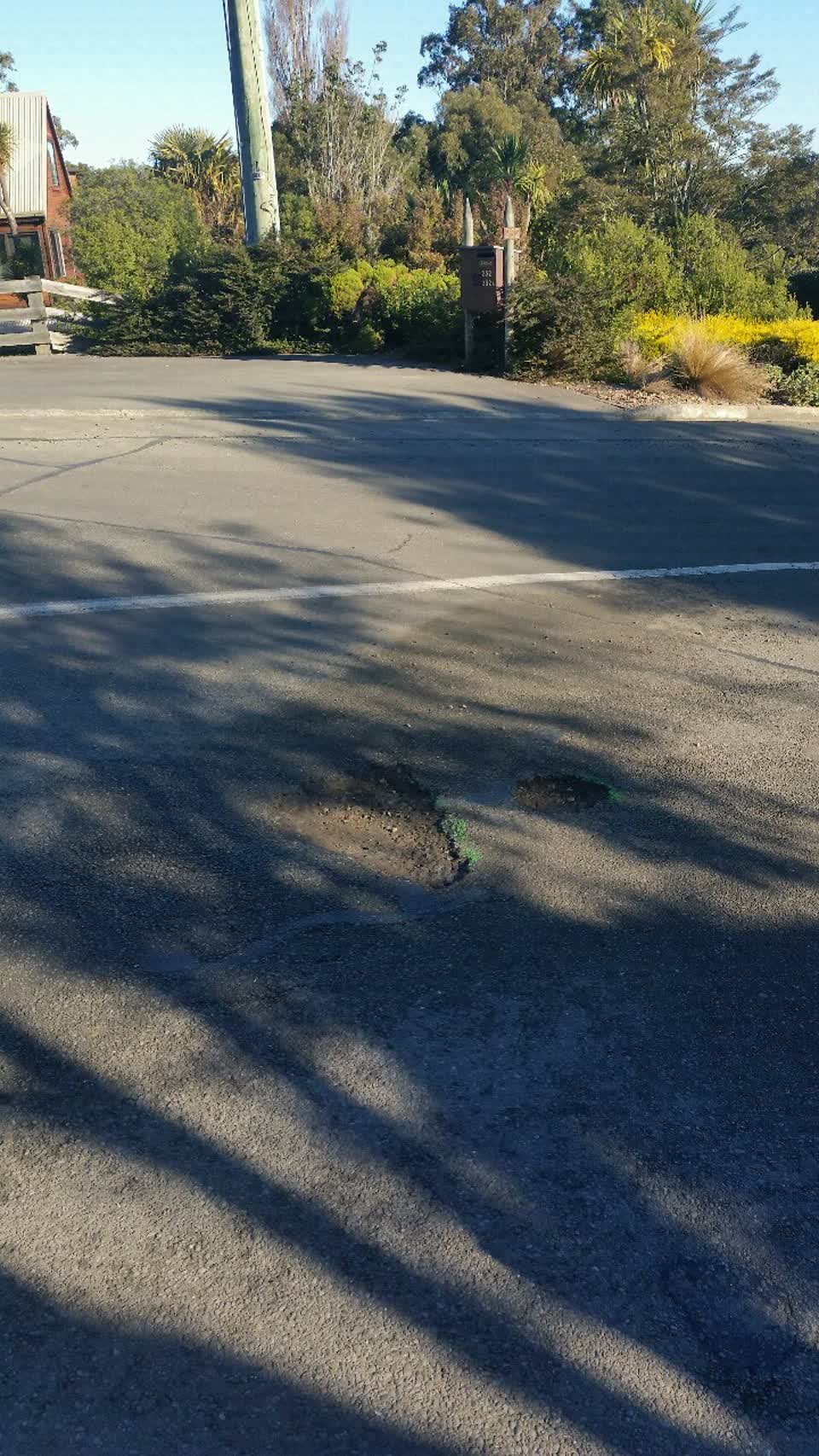The photograph attached to this roading/streets report
