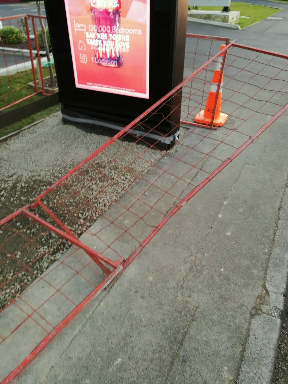 The photograph attached to this roading/streets report