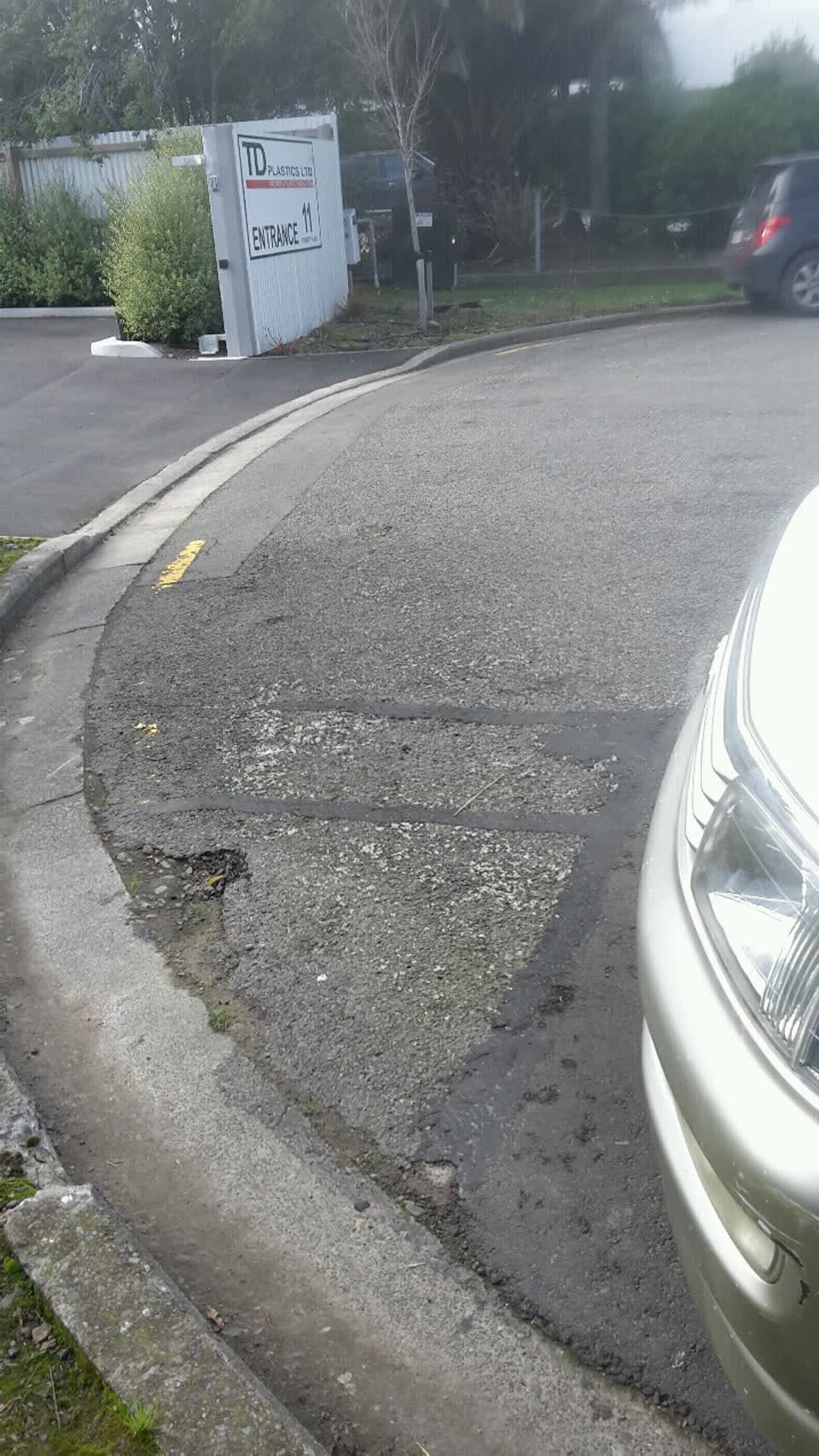 The photograph attached to this roading/streets report