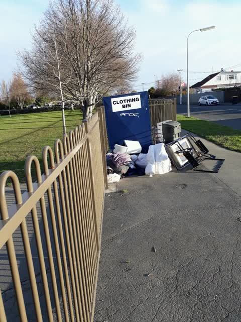 Rubbish/Recycling, a report photo