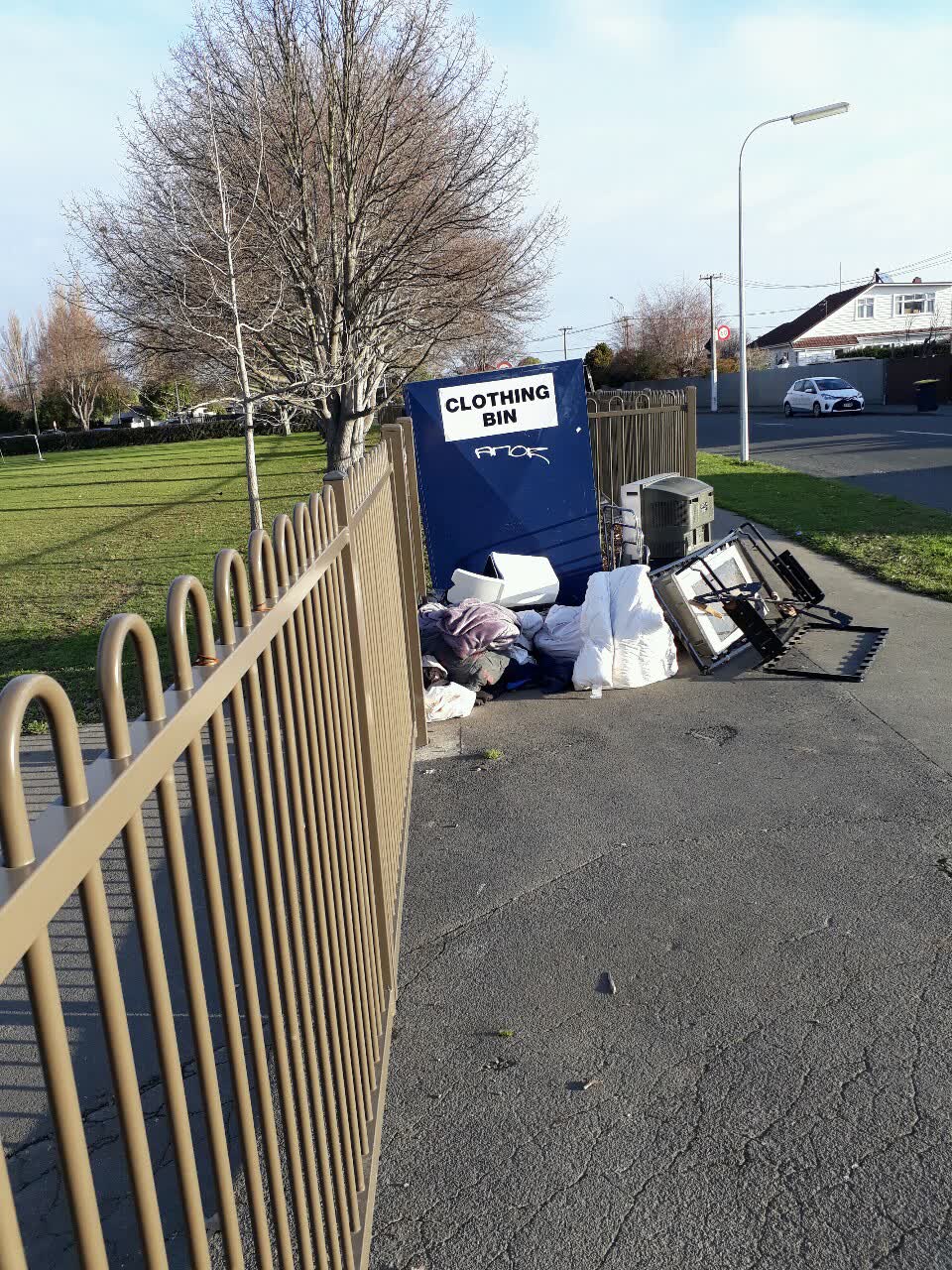 The photograph attached to this rubbish/recycling report