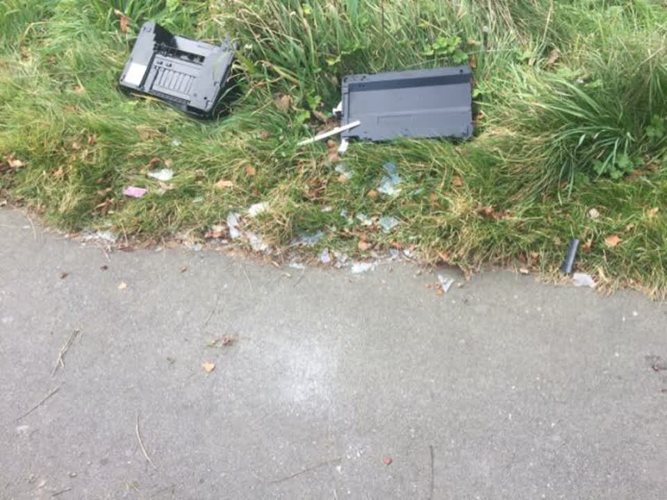 The photograph attached to this rubbish/recycling report