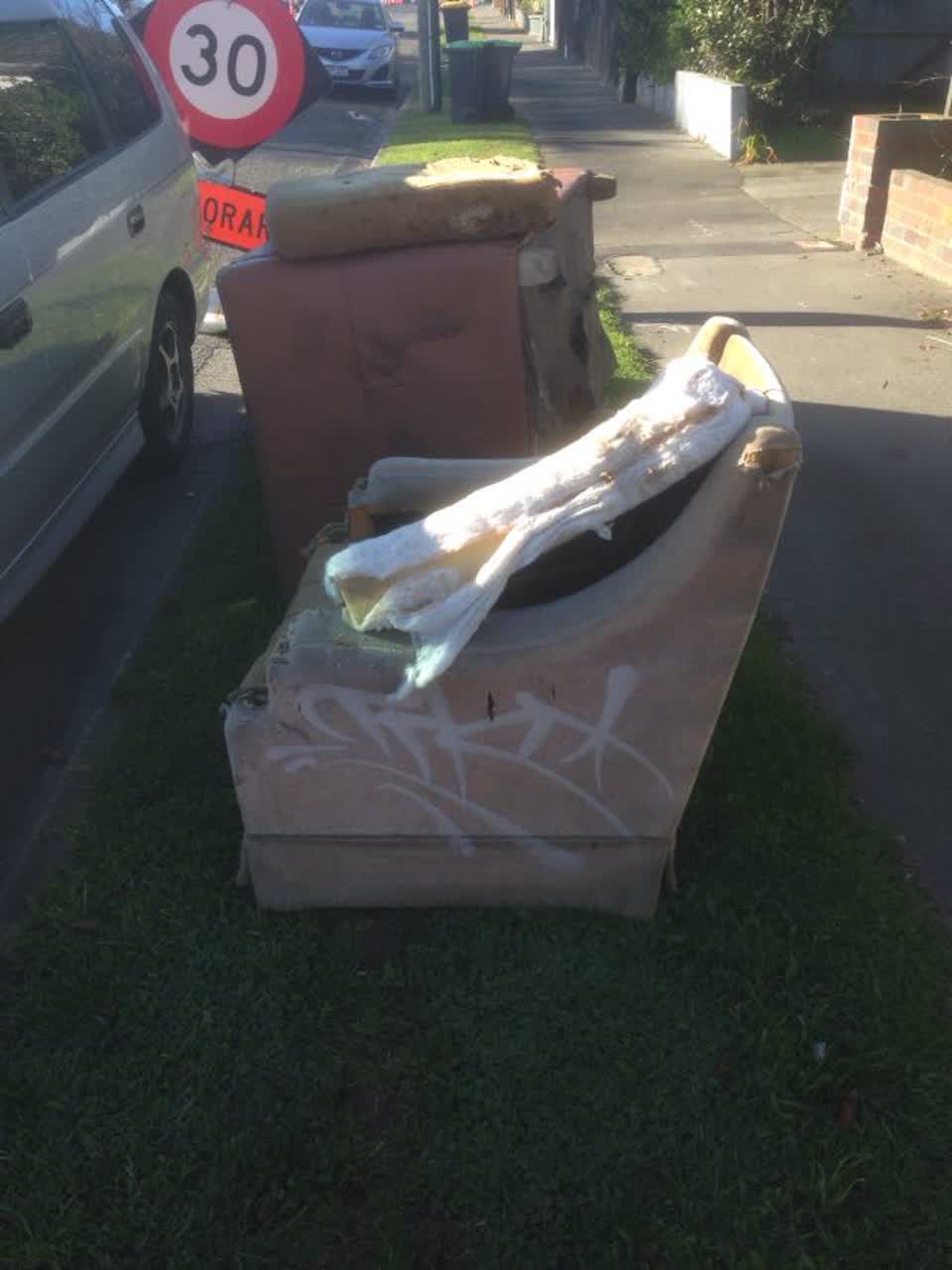 The photograph attached to this rubbish/recycling report