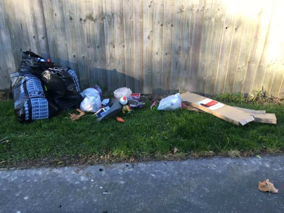 The photograph attached to this rubbish/recycling report
