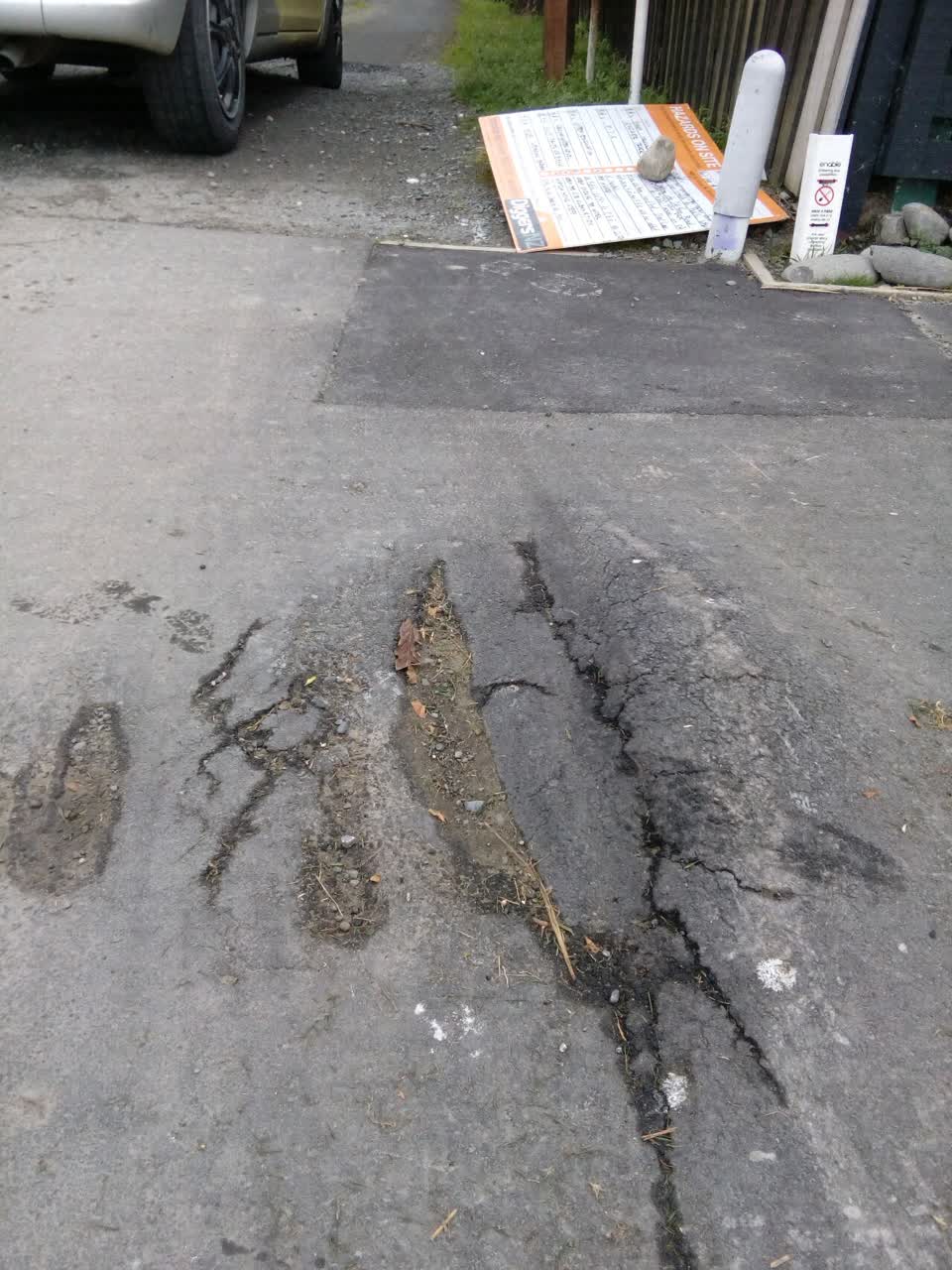 The photograph attached to this roading/streets report