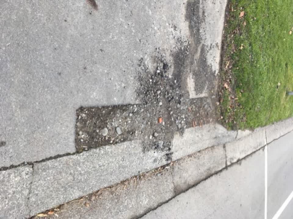The photograph attached to this roading/streets report