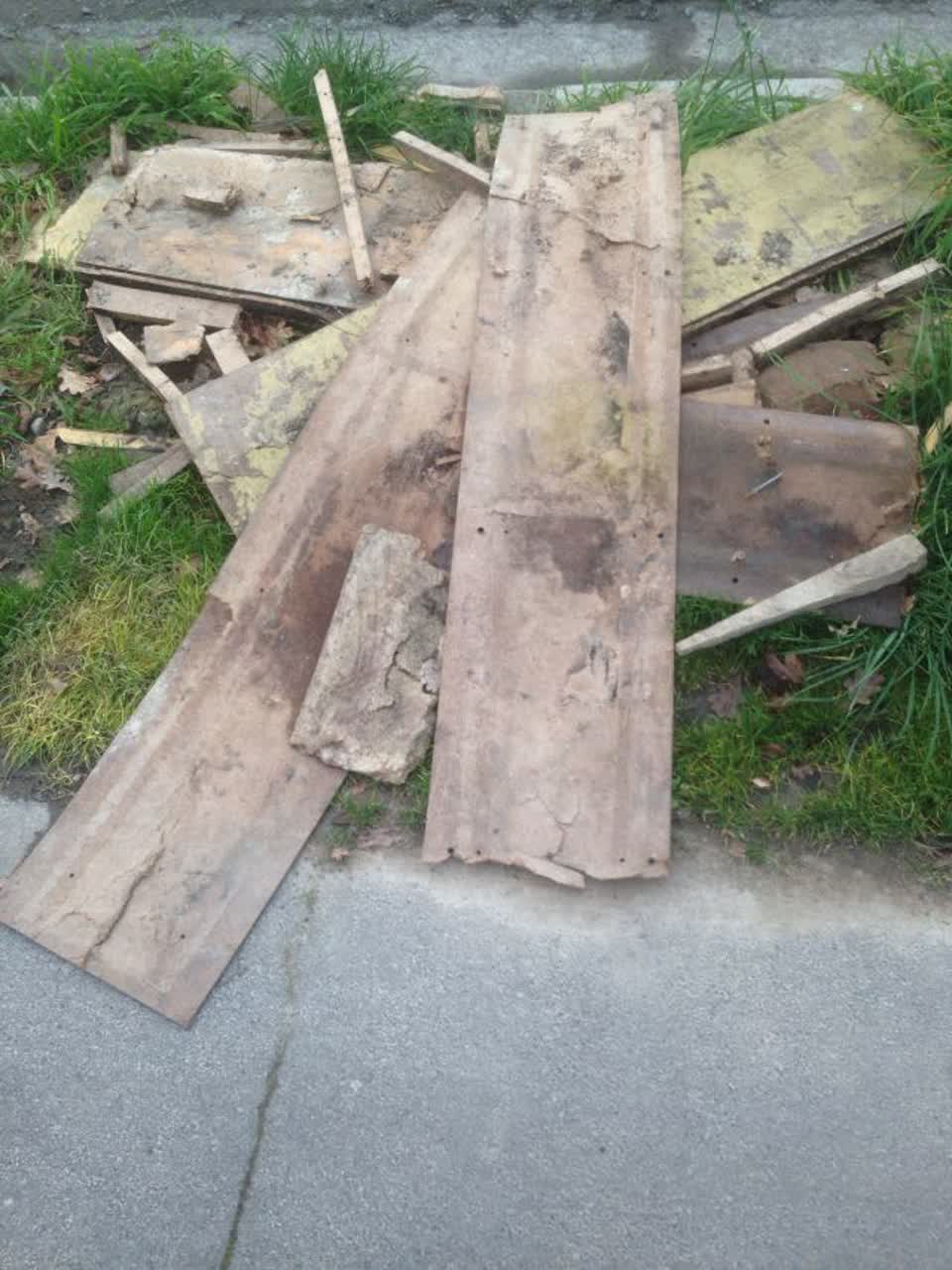 The photograph attached to this rubbish/recycling report