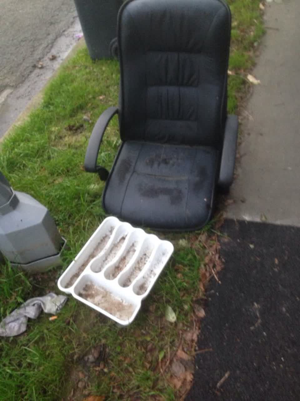 The photograph attached to this rubbish/recycling report