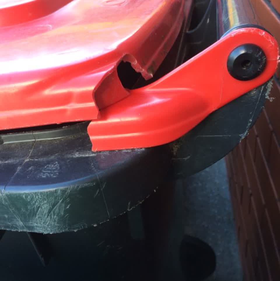 The photograph attached to this rubbish/recycling report