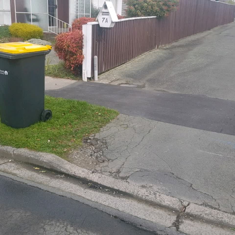 The photograph attached to this roading/streets report