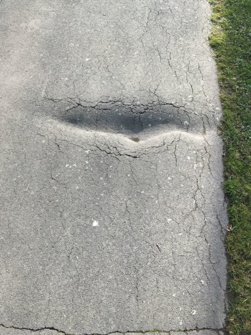 The photograph attached to this roading/streets report
