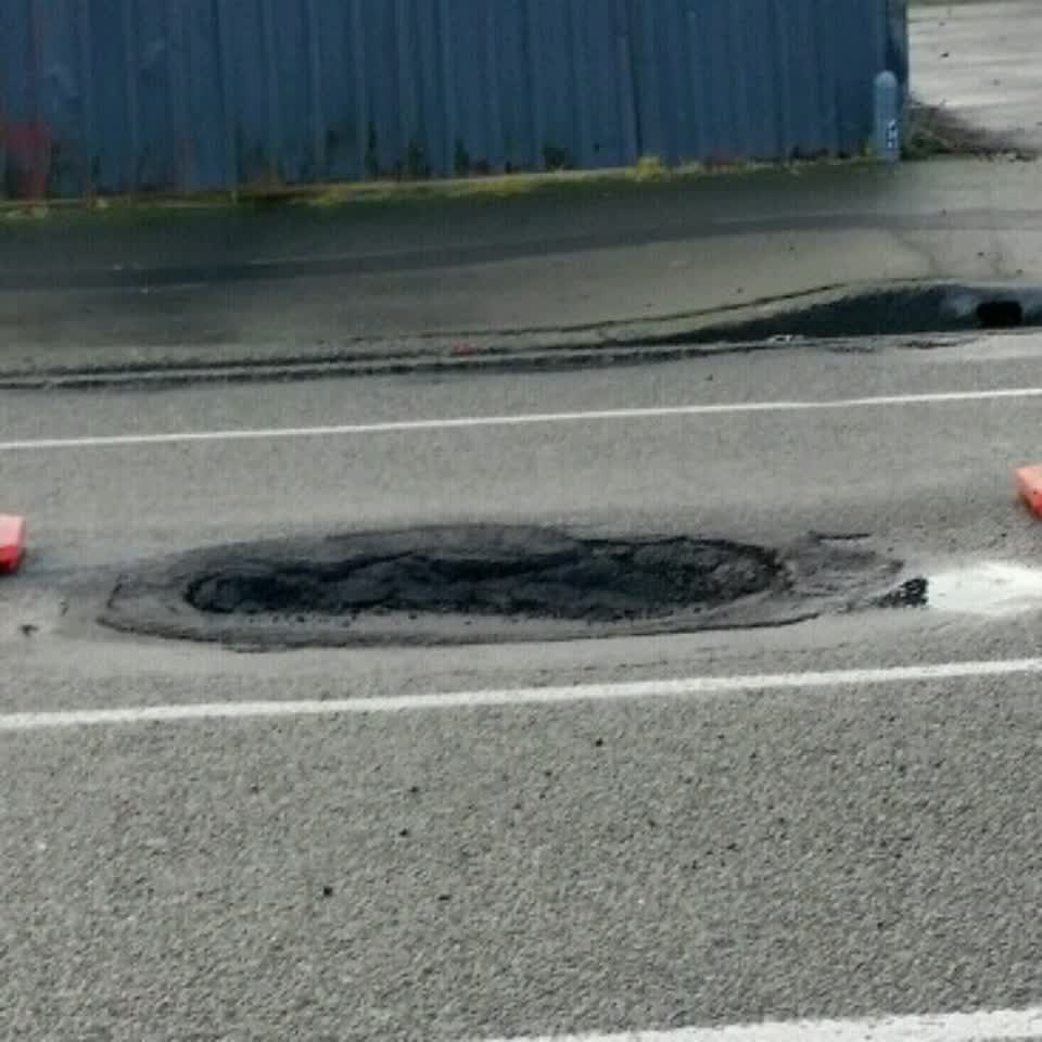 The photograph attached to this roading/streets report