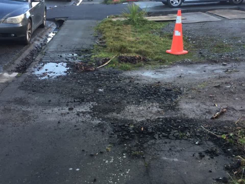 The photograph attached to this roading/streets report