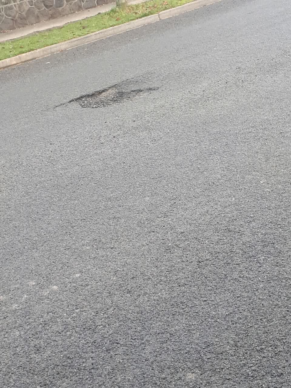 The photograph attached to this roading/streets report