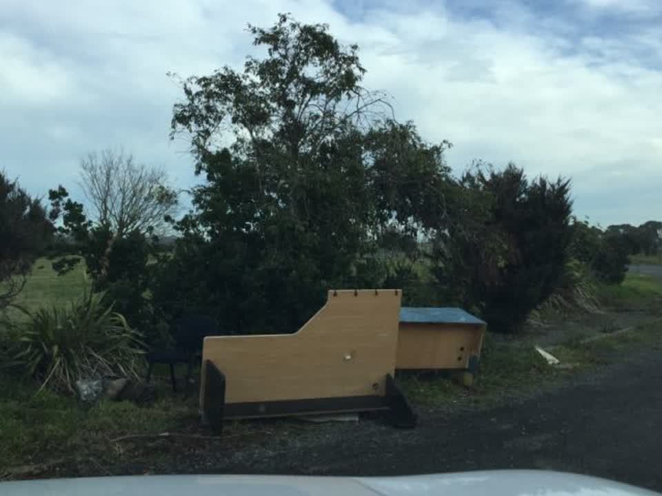 The photograph attached to this rubbish/recycling report