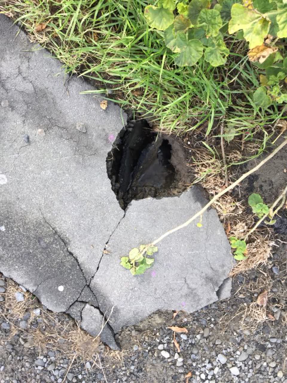 The photograph attached to this roading/streets report