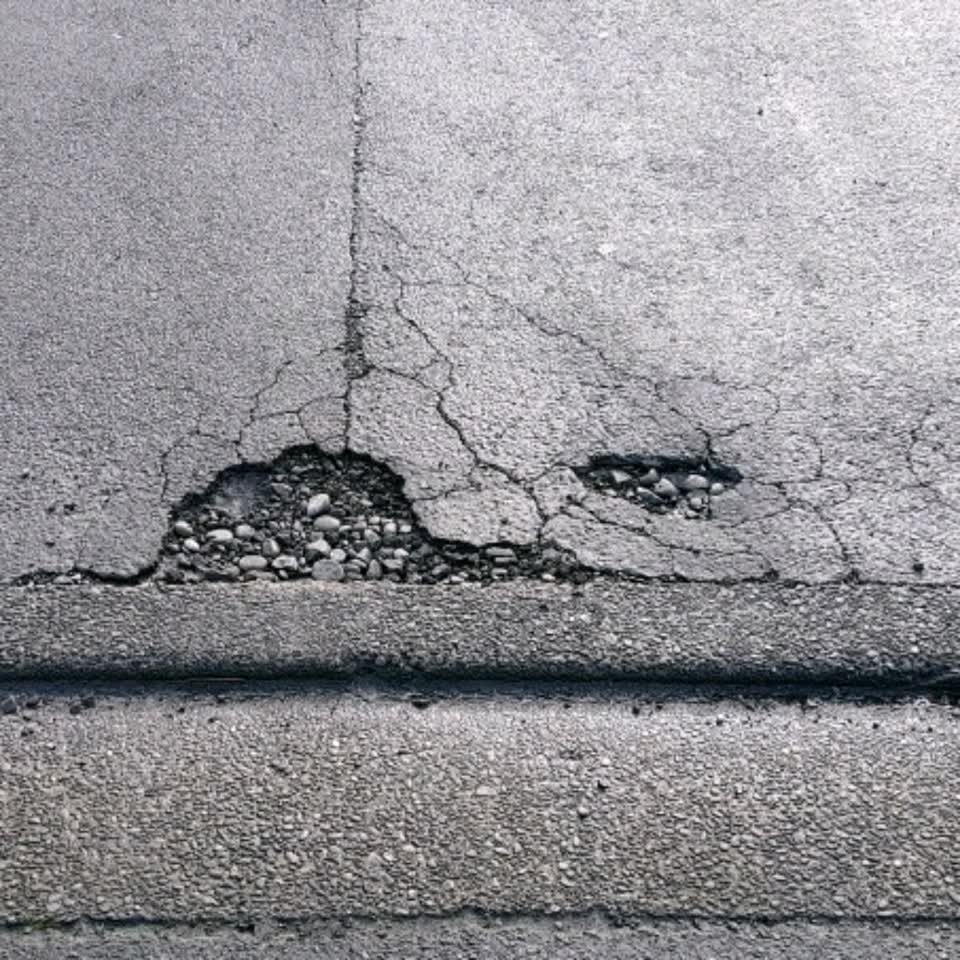 The photograph attached to this roading/streets report