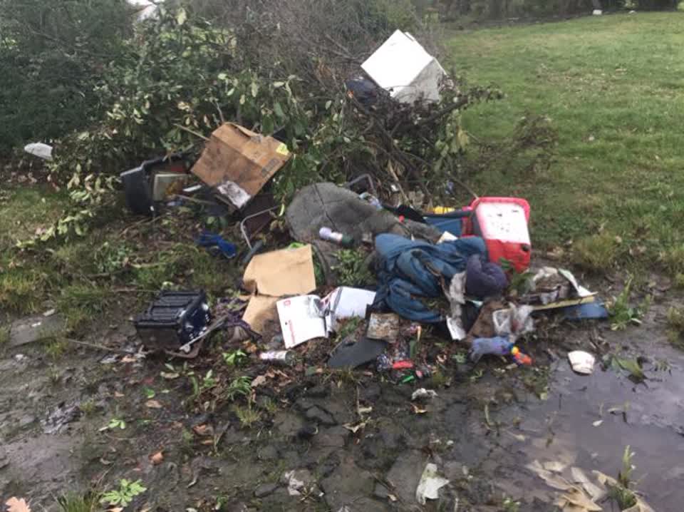 The photograph attached to this rubbish/recycling report