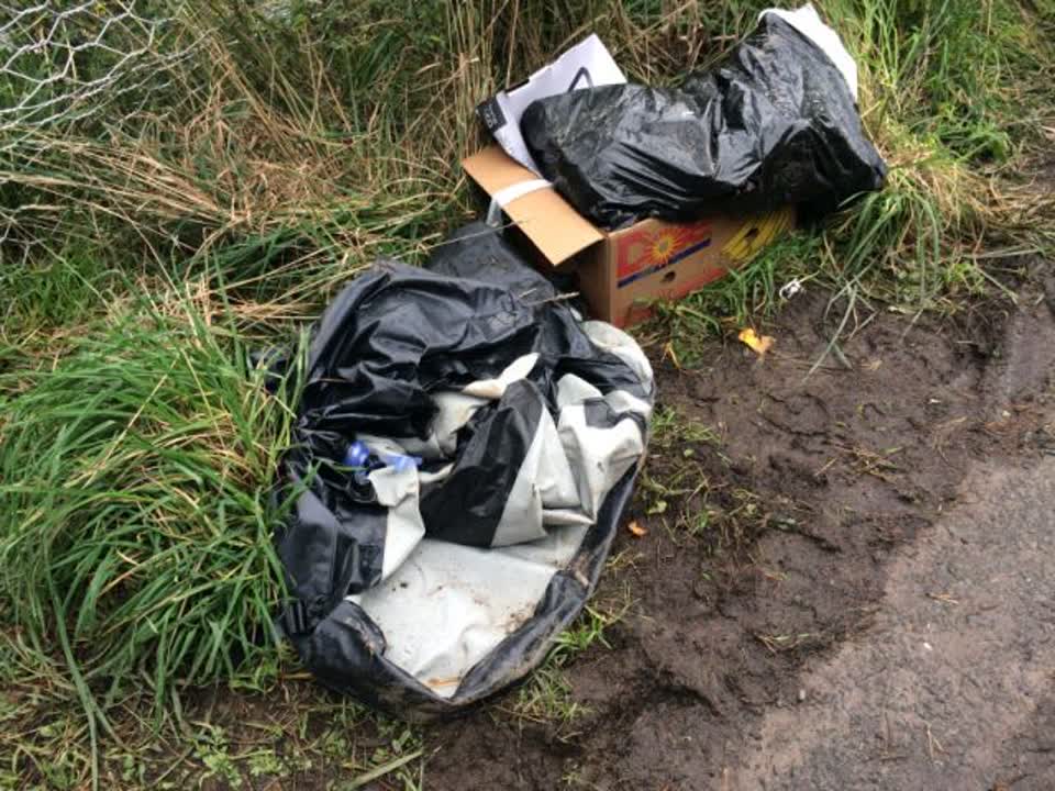 The photograph attached to this rubbish/recycling report