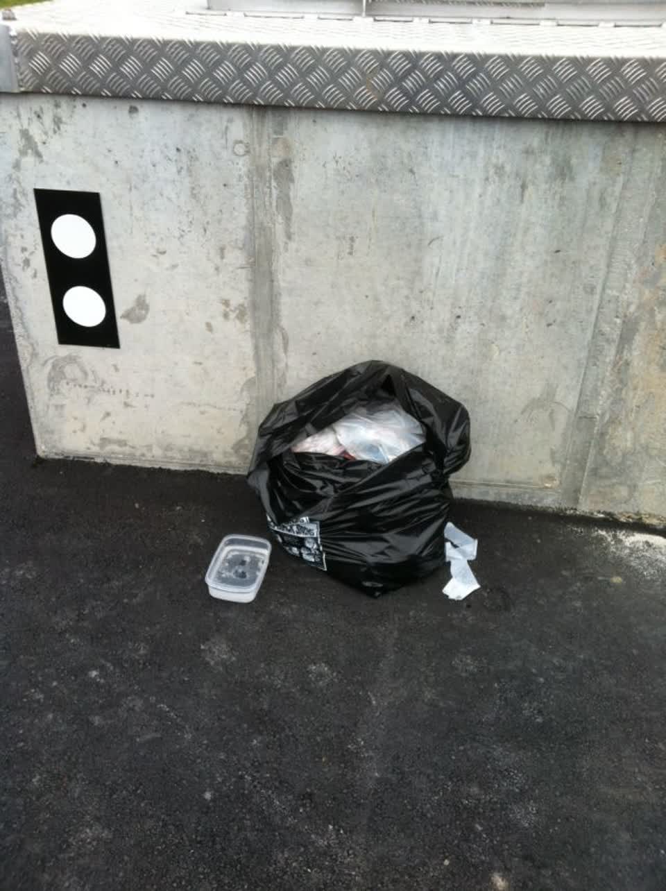The photograph attached to this rubbish/recycling report