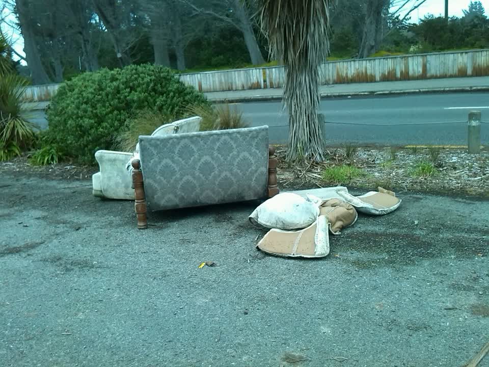 The photograph attached to this rubbish/recycling report