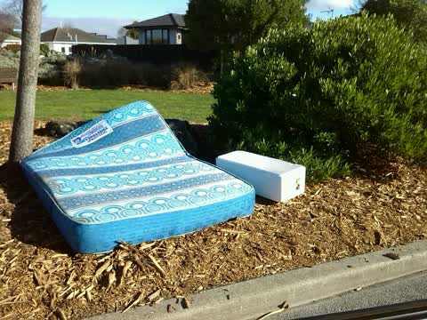 Rubbish/Recycling, a report photo