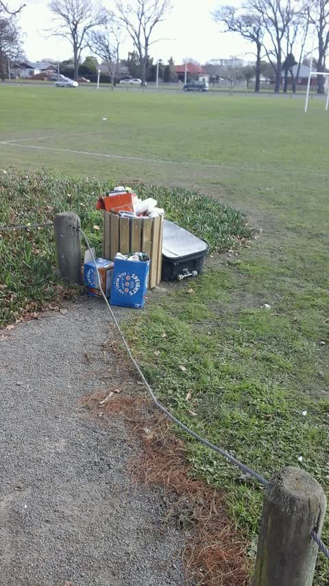 Rubbish/Recycling, a report photo