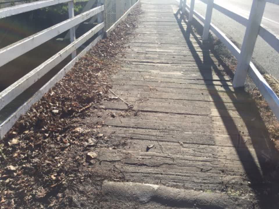 The photograph attached to this roading/streets report