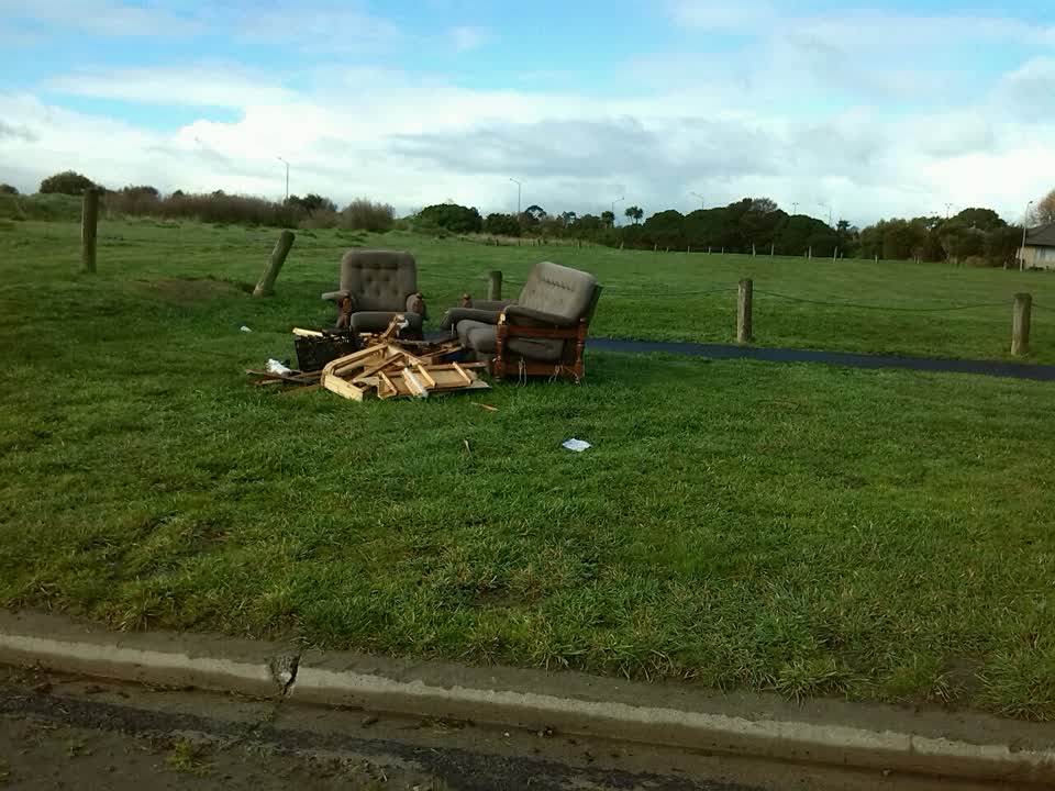 The photograph attached to this rubbish/recycling report