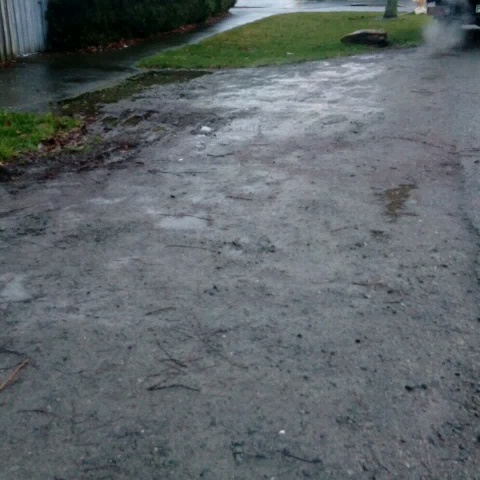 The photograph attached to this roading/streets report