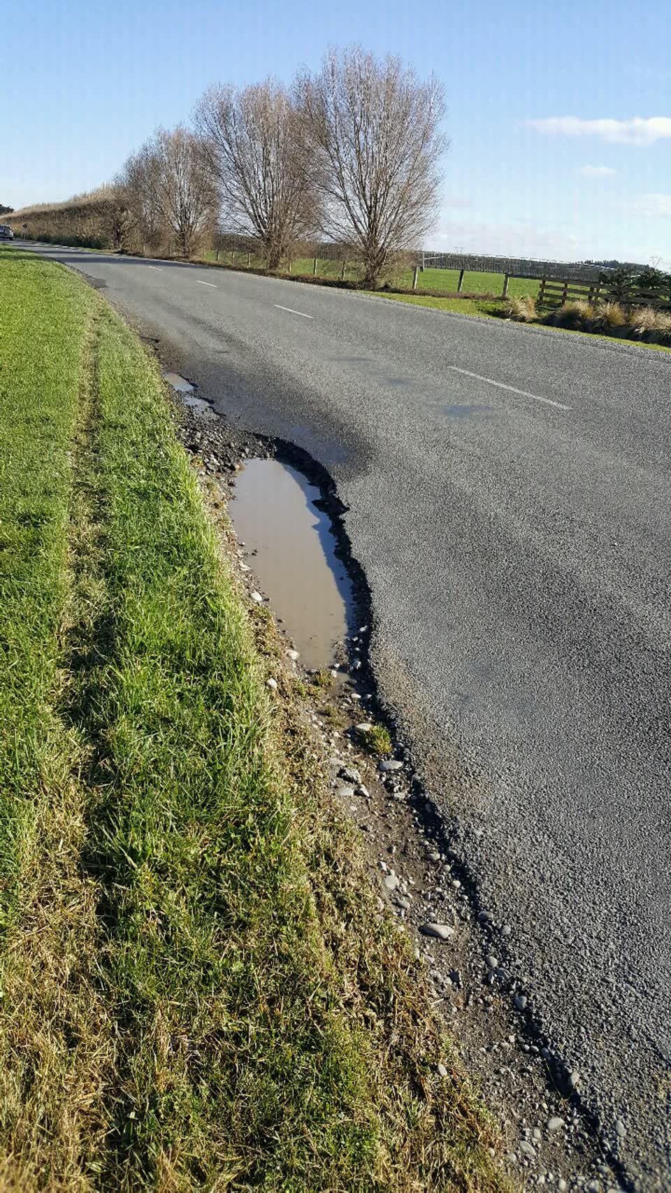 The photograph attached to this roading/streets report