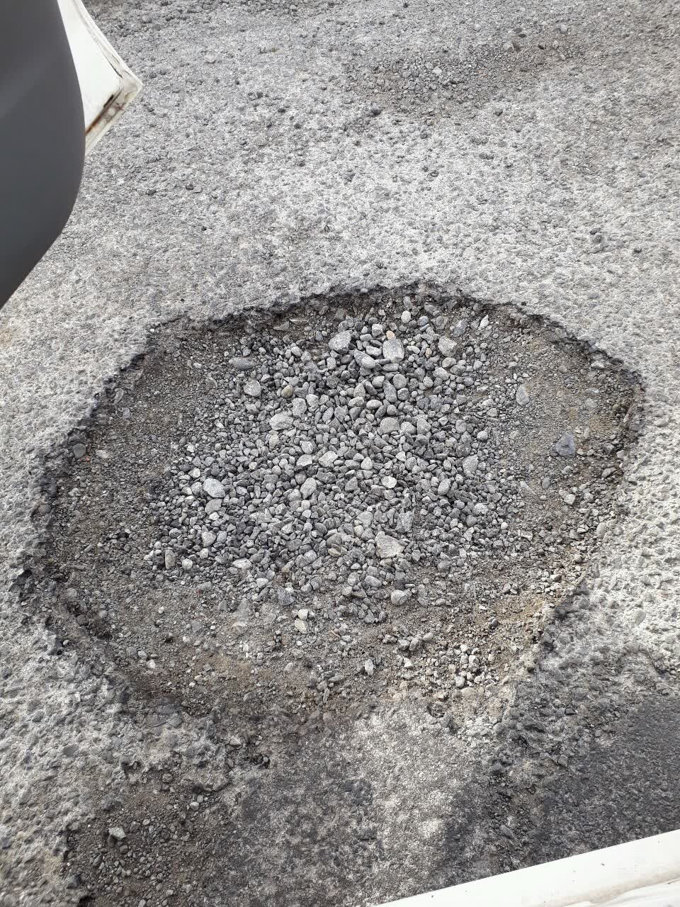 The photograph attached to this roading/streets report