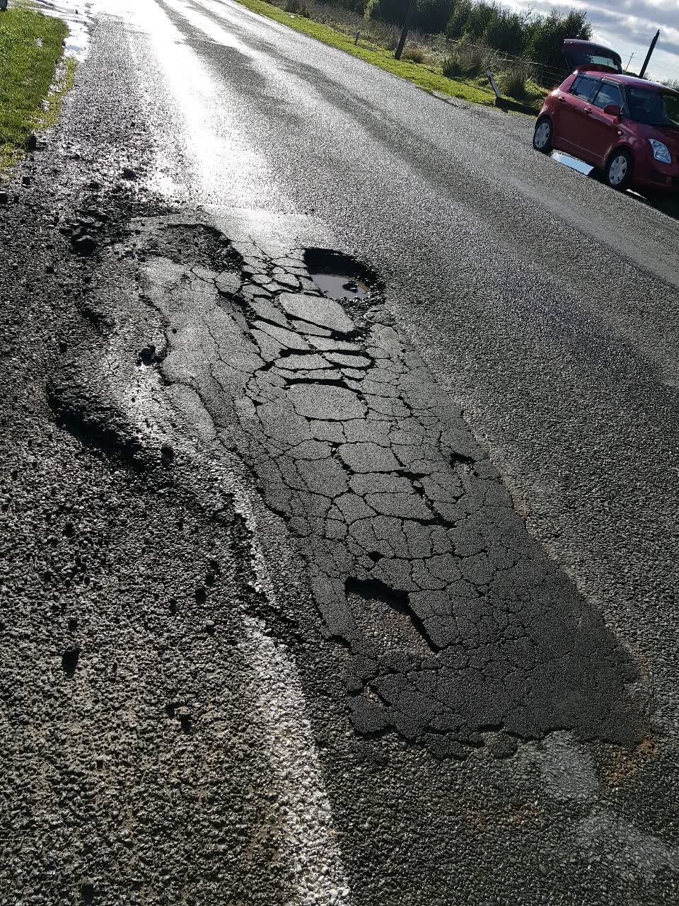 The photograph attached to this roading/streets report